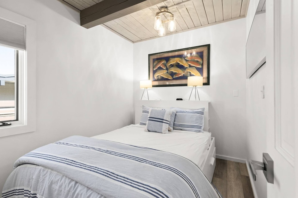 Condo, 1 Queen Bed With Sofa Bed (Aspenwood  One Bedroom J3) photo 1