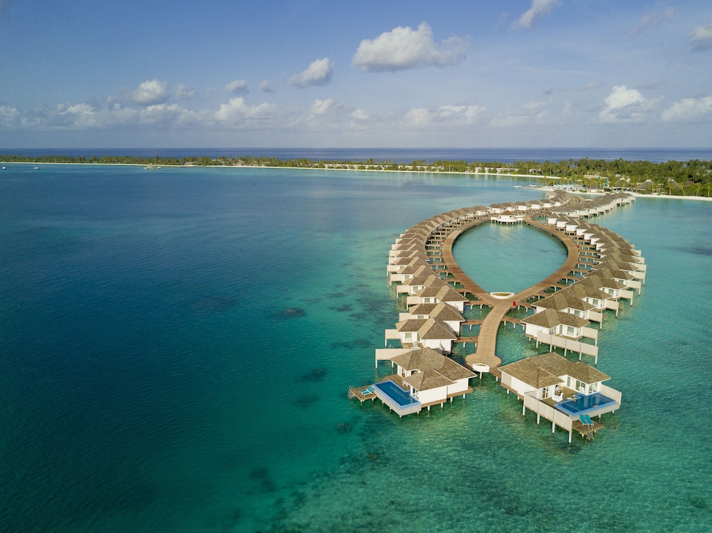 Sunset Aqua Pool Suite photo 2
