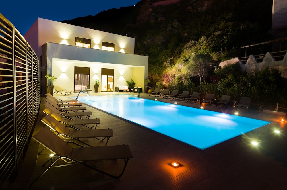 Panoramic Double or Twin Room, Balcony, Sea View - Photo 2