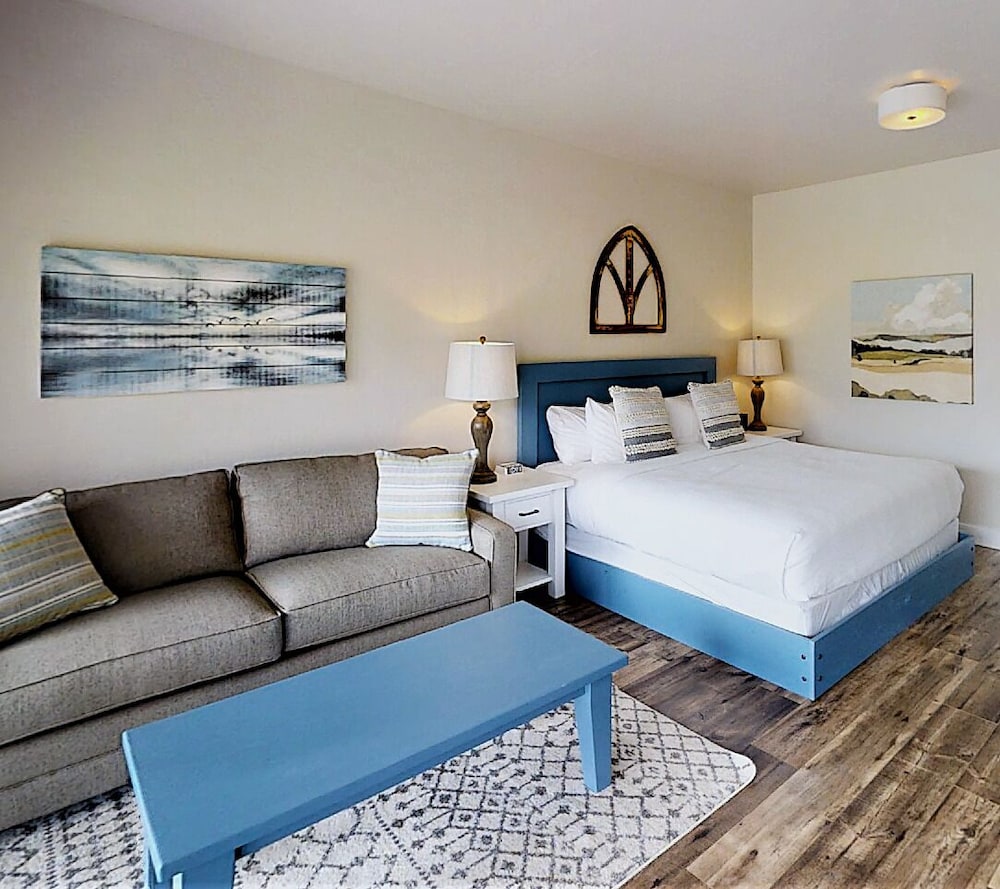 King Bed Suite photo 1