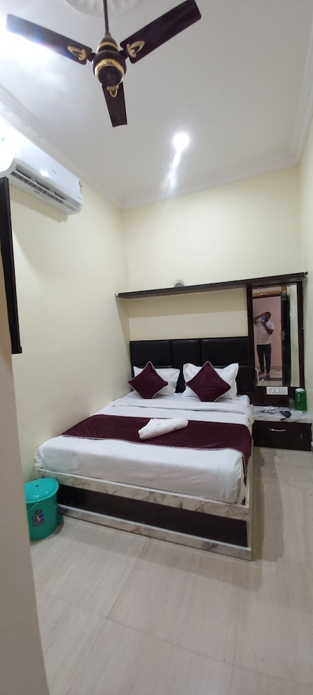 Deluxe Double Room, Balcony, City View photo 3