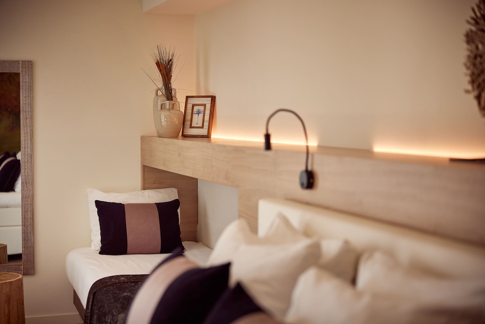 Superior Triple Room, Balcony - Photo 2
