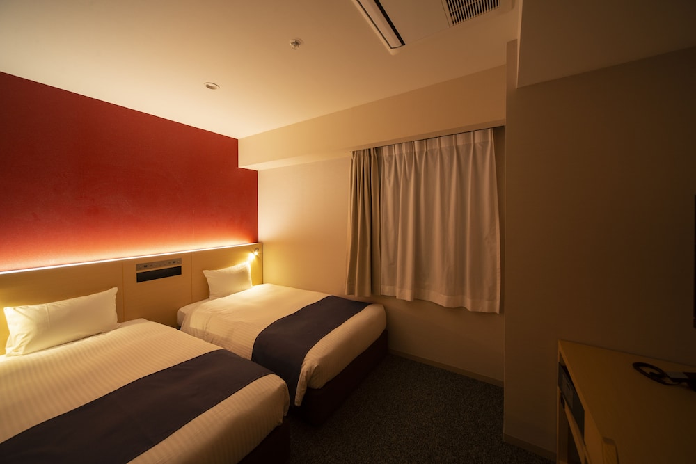 Superior Twin Room, Non Smoking (Separate breakfast charge for 0-6yrs) photo 3