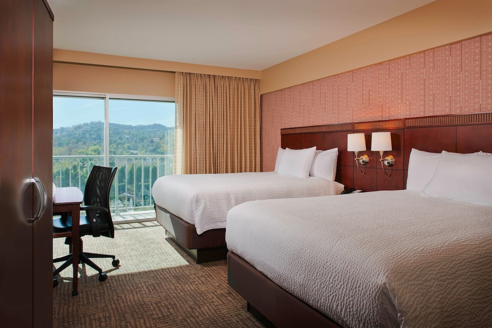 Room, 2 Queen Beds (Hearing Accessible) - Photo 1