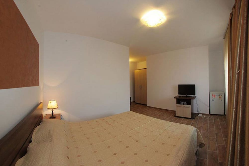 Classic Double Room, Balcony photo 3