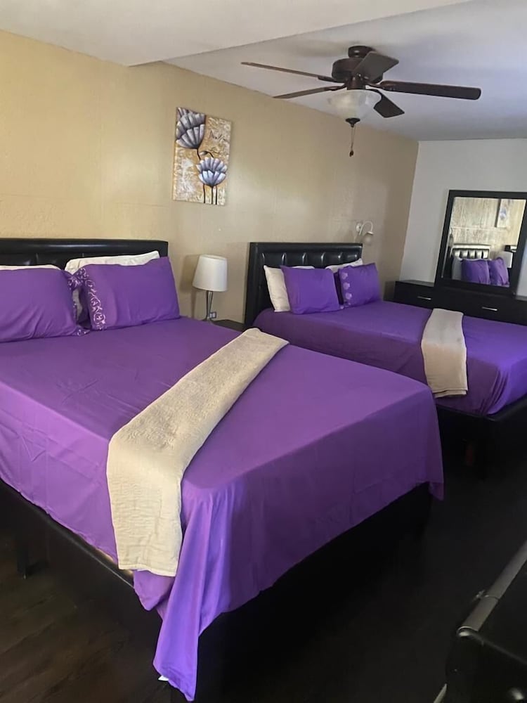 Family Suite, 2 Queen Beds, Accessible