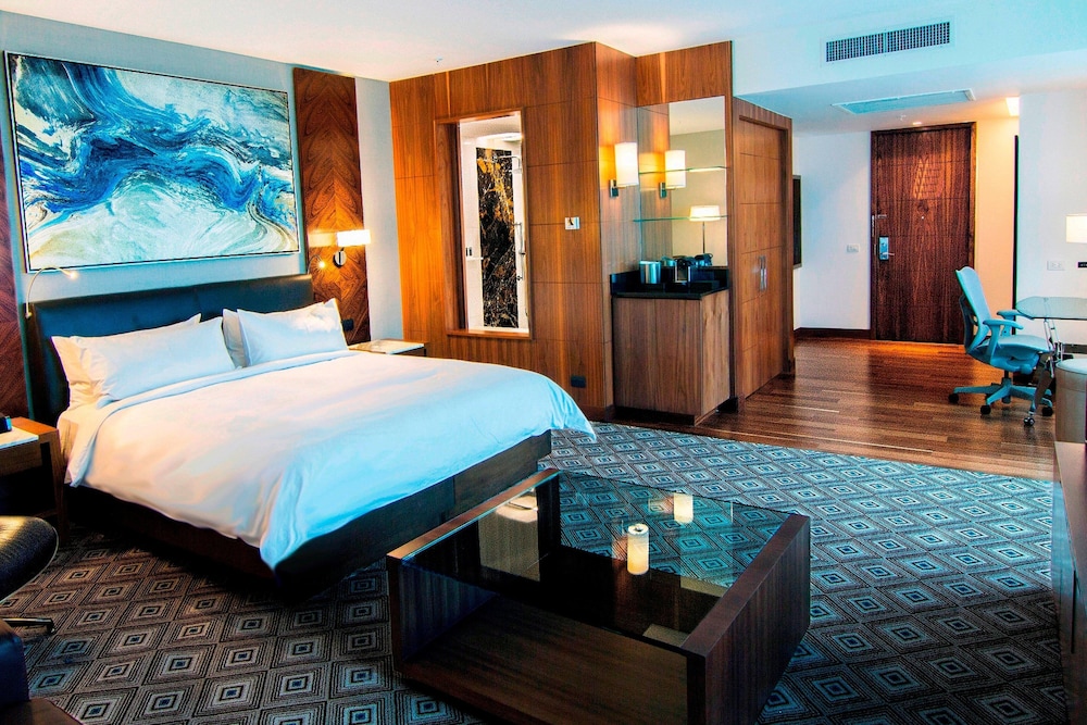 Junior Suite, 1 King Bed with Sofa bed