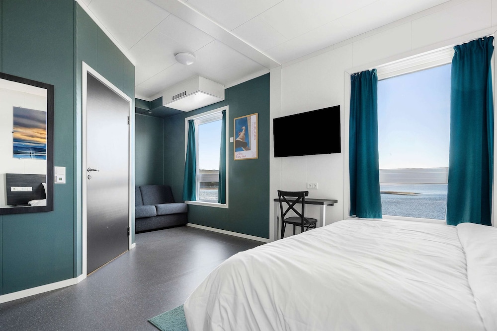 Family Room, 1 Queen Bed, Non Smoking (with Sofabed) - Photo 1