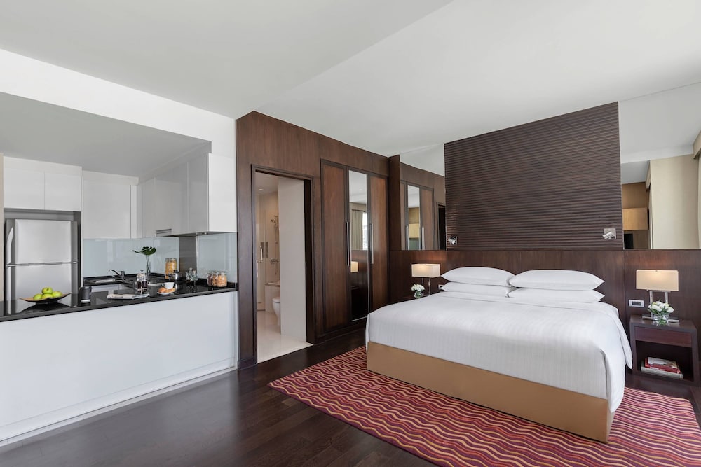 Suite, 2 Bedrooms, City View photo 3