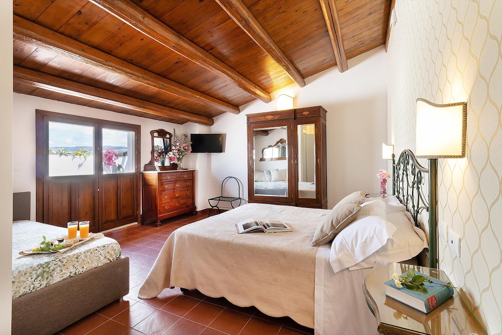 Superior Room, 1 Double or 2 Twin Beds photo 2