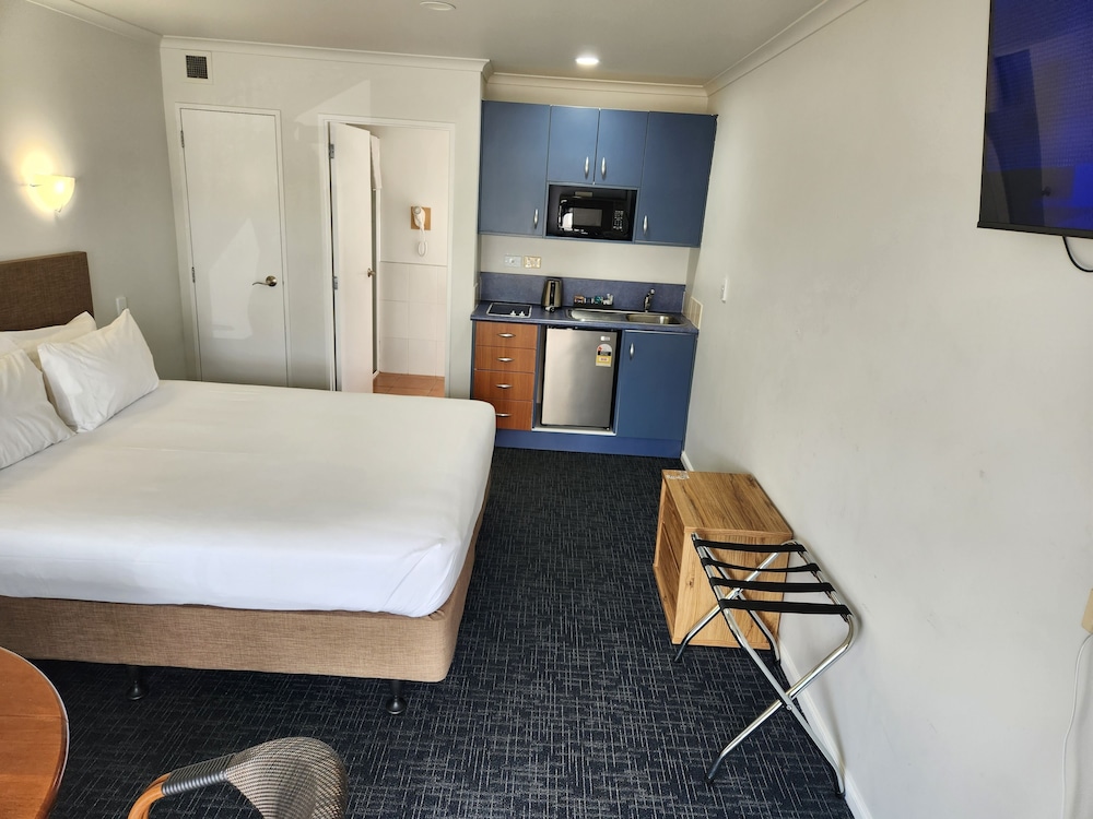 Deluxe Studio Suite - Photo 2