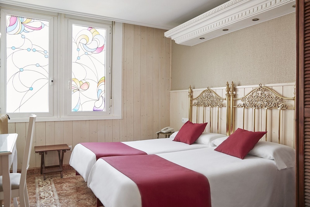 Standard Double Room - Photo 2
