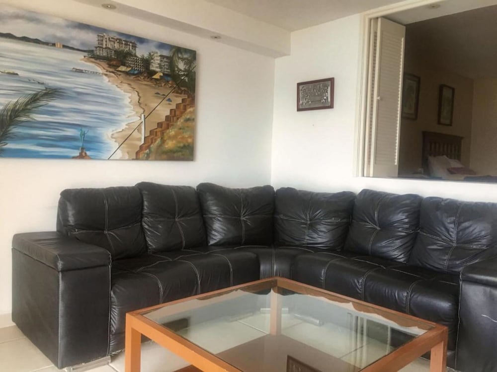 Luxury Condo, Multiple Beds, Balcony