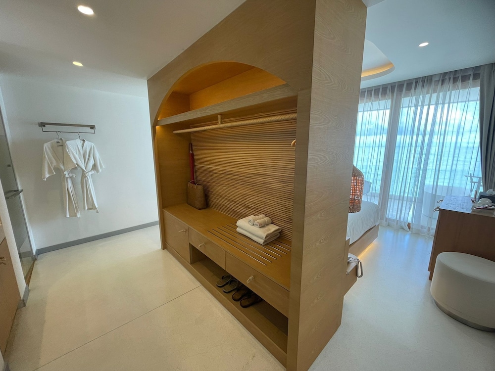 King Suite with Ocean View - Photo 1
