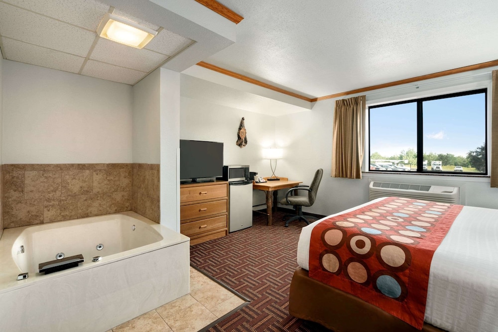 Suite, 1 King Bed, Non Smoking photo 2