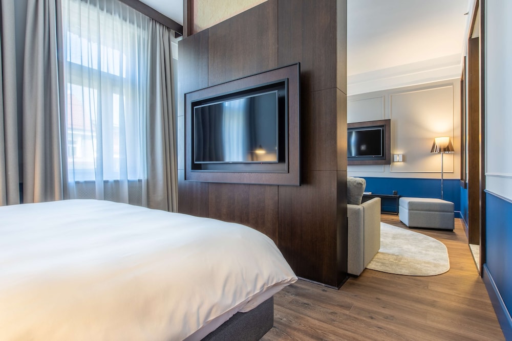Executive Suite - Photo 7