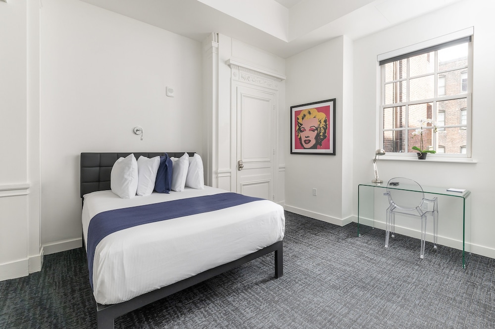 Deluxe Studio (2nd Floor - Unit 204)