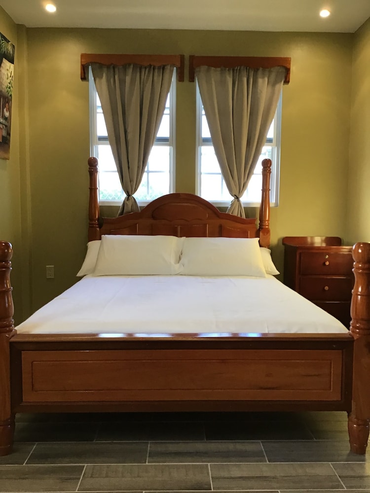 Exclusive Studio Suite, 1 Queen Bed, Kitchen, Ocean View