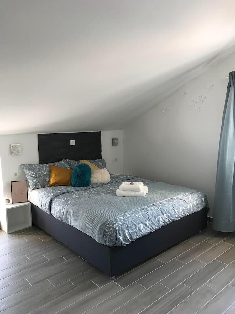 Deluxe Studio (5)