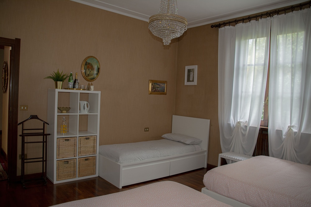 Family Room, Refrigerator (Bagno Esterno/ External Bathroom) photo 3