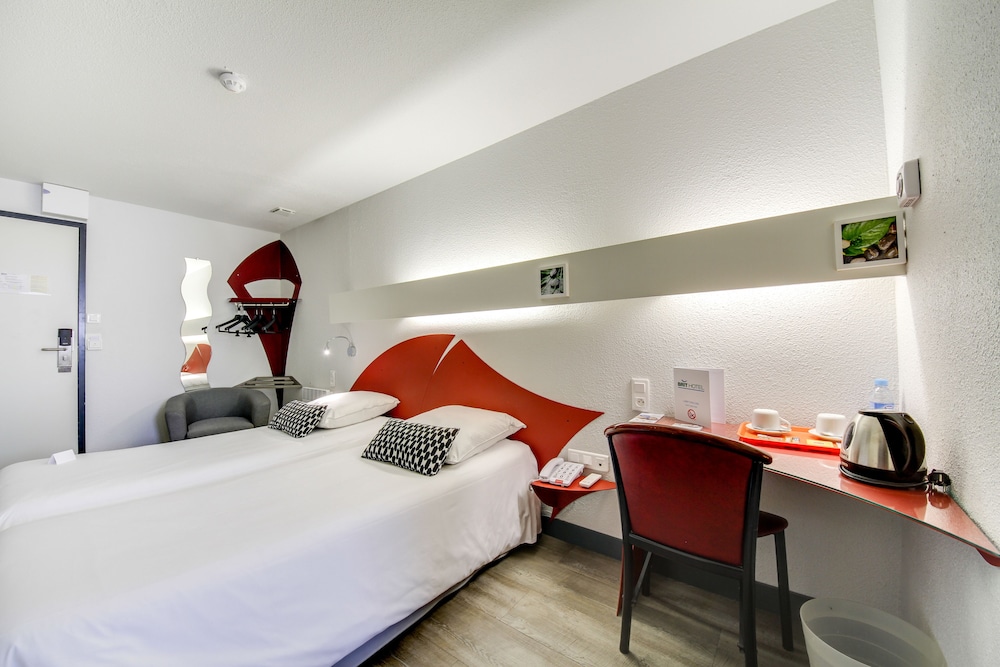 Classic Twin Room, 2 Twin Beds - Photo 2