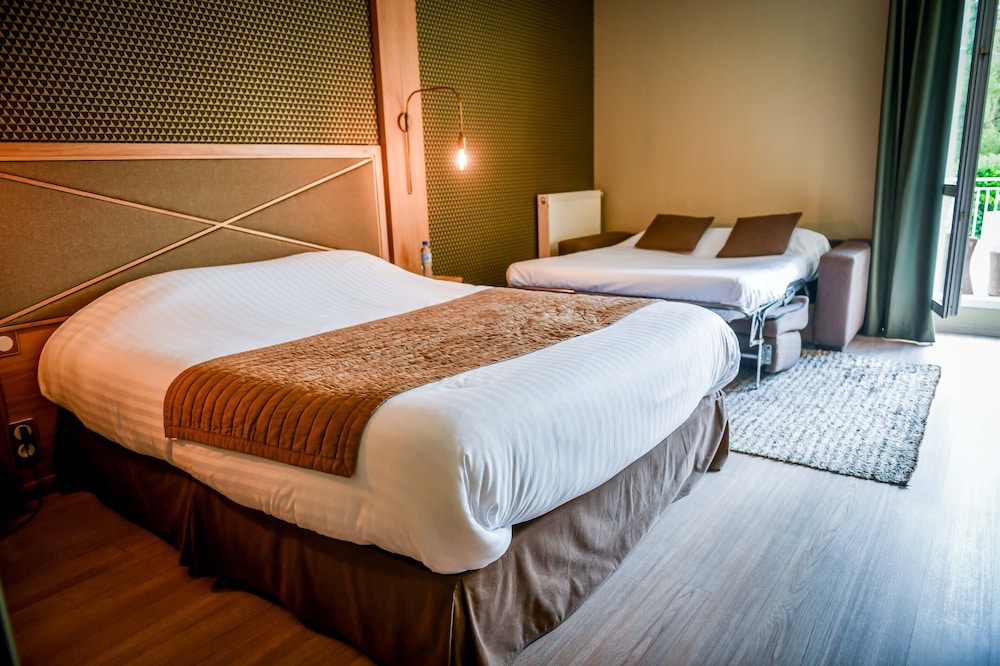 Superior Room, 1 Queen Bed with Sofa bed (Pavillon) photo 2
