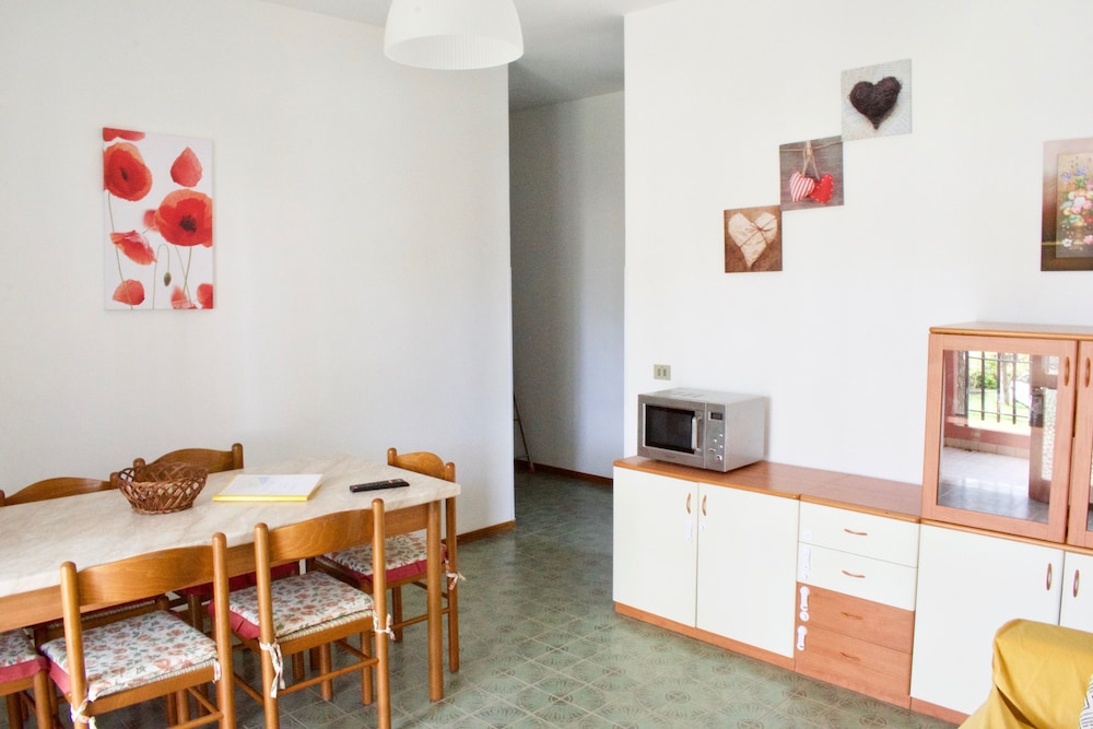 Family Apartment, 2 Bedrooms, Garden View, Beachside photo 3