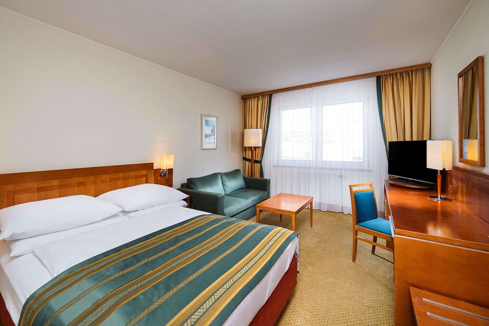 Standard Room, 1 Queen Bed, Non Smoking photo 3