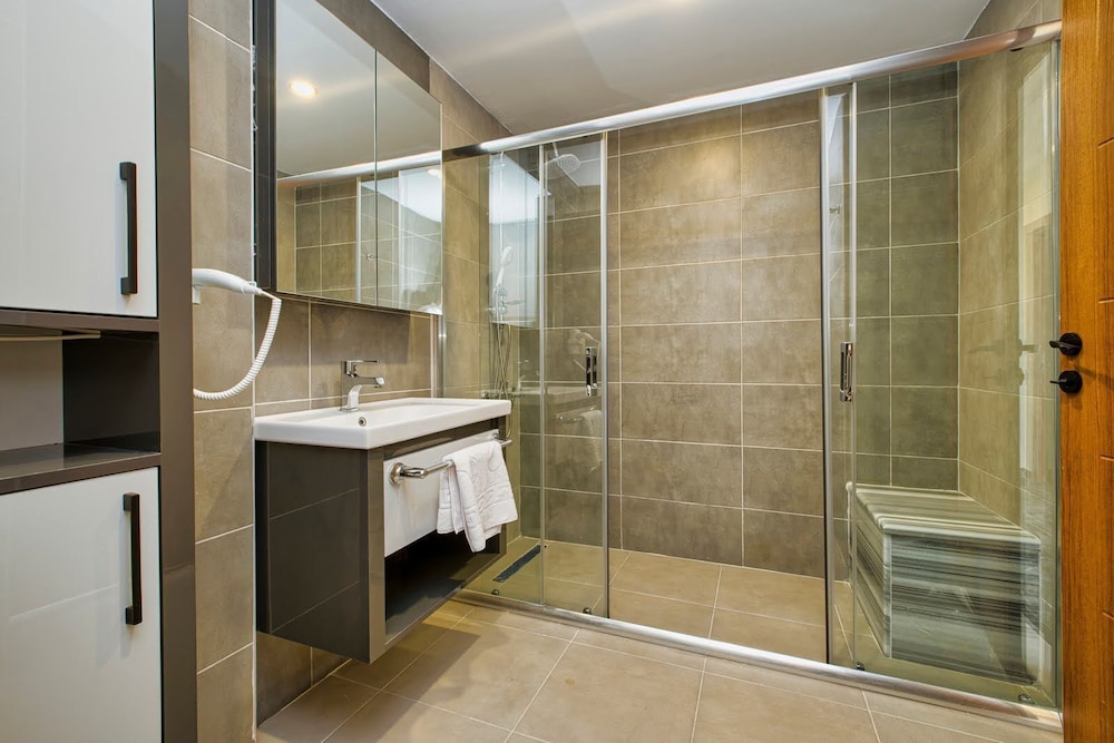Standard Room, City View thumbnail 6