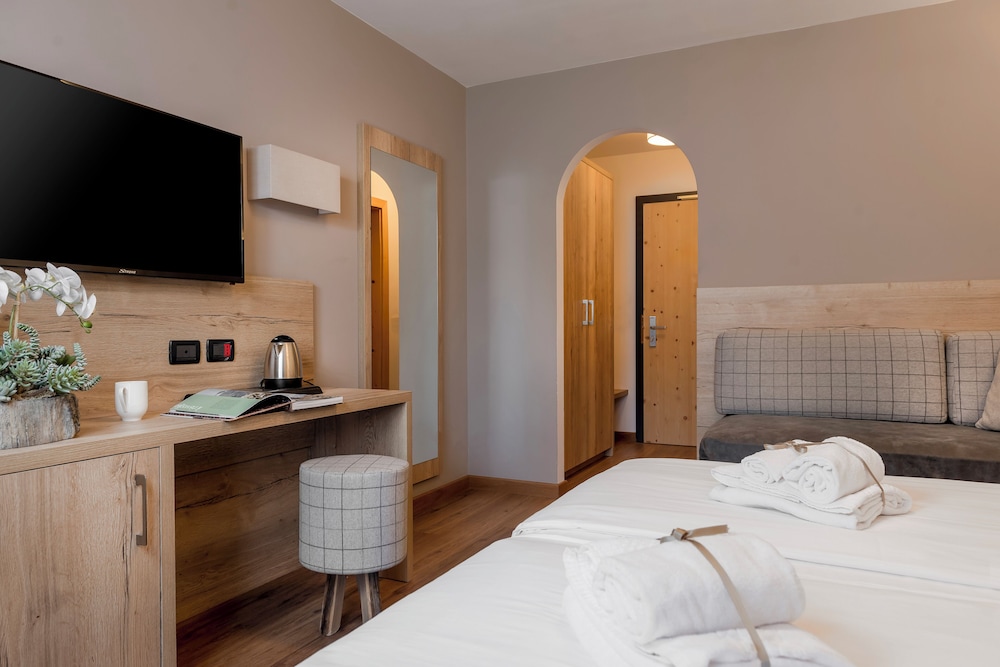 Comfort Double or Twin Room, Balcony, Mountain View - Photo 3