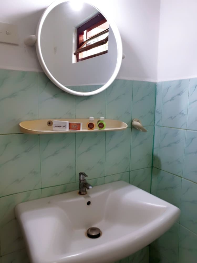 Standard Double or Twin Room, Multiple Beds, Non Smoking photo 2