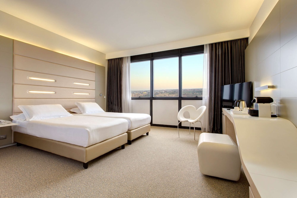 Deluxe Room, 1 King Bed - Photo 6