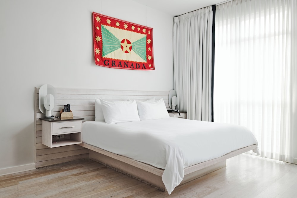 Deluxe Room, 1 King Bed, Fireplace photo 1