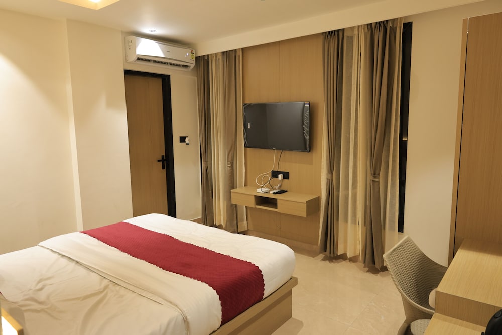 Deluxe Room, City View