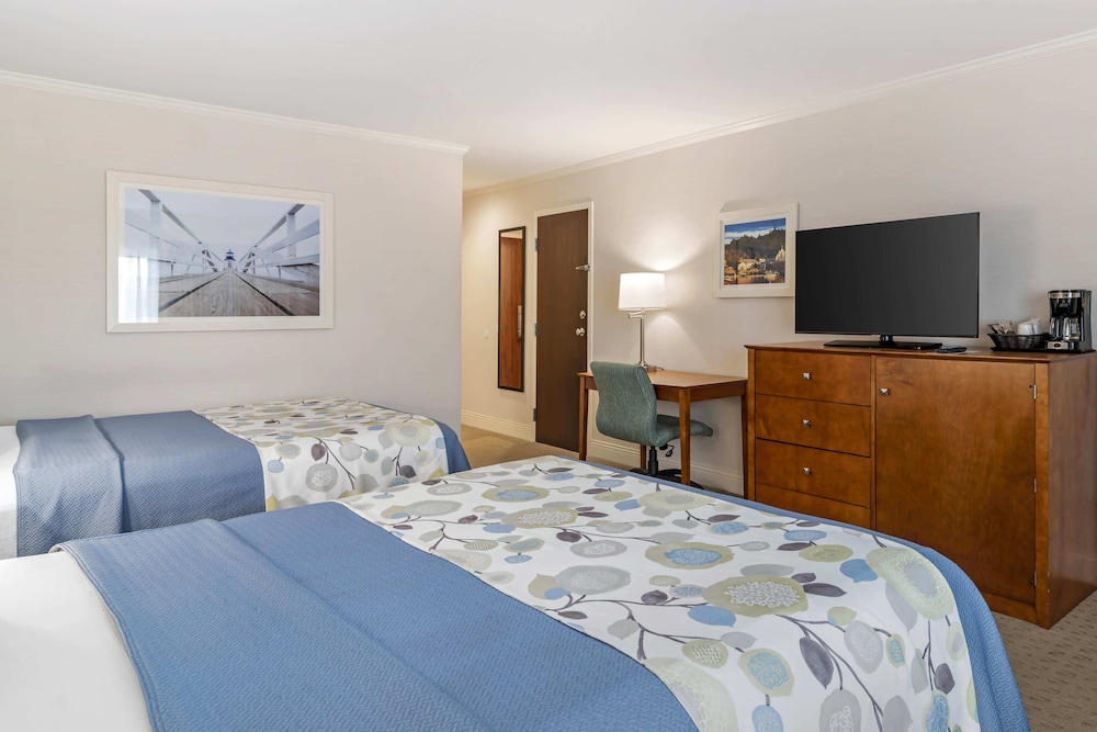 Standard Room 2 Queens Accessible Main Inn photo 2