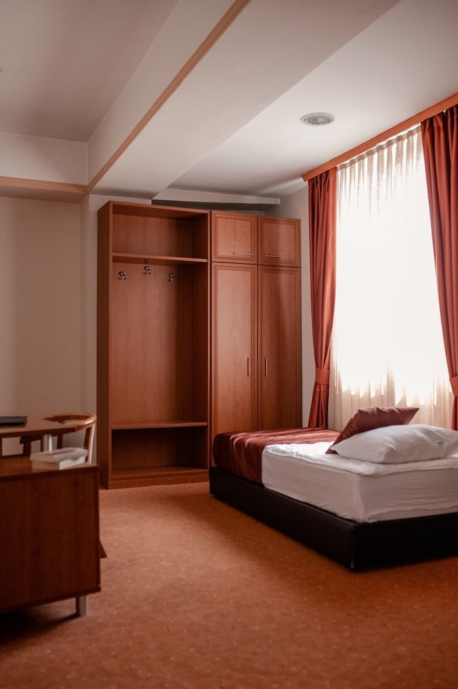 Classic Double Room, Balcony, Partial Lake View