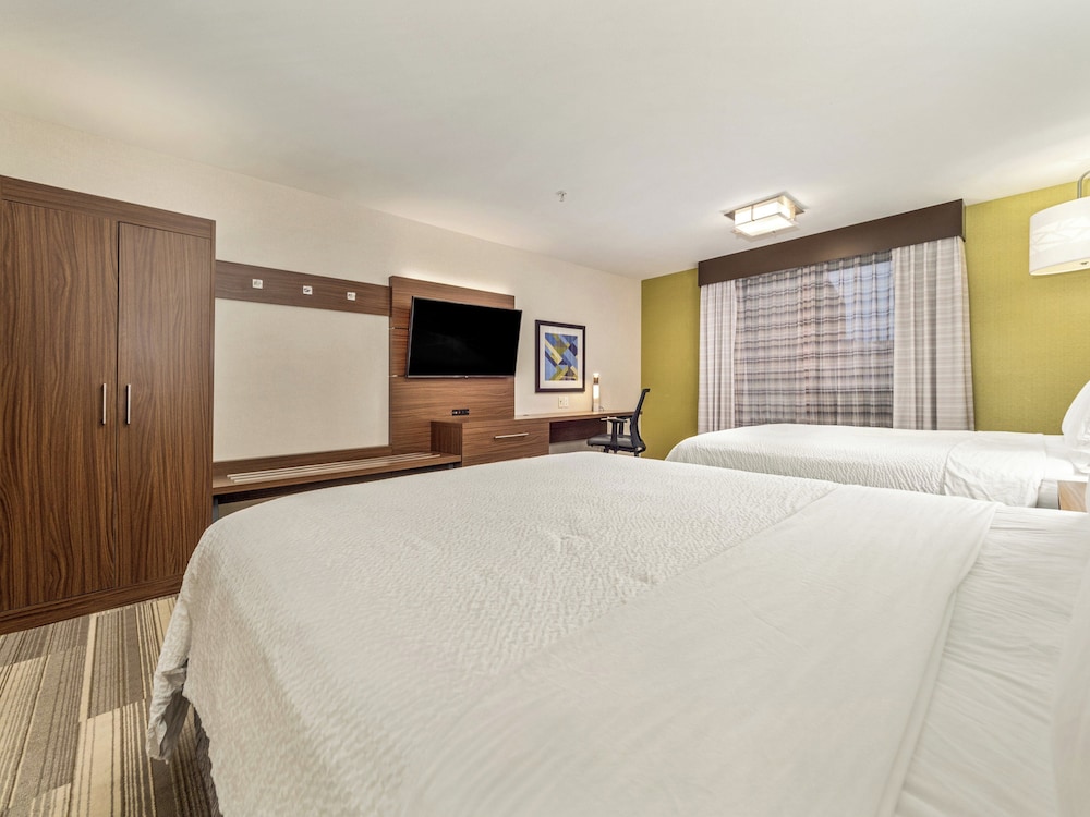 Standard Room, 2 Queen Beds photo 2
