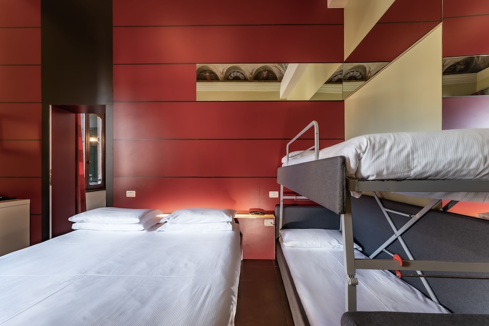 Superior Quadruple Room photo 3