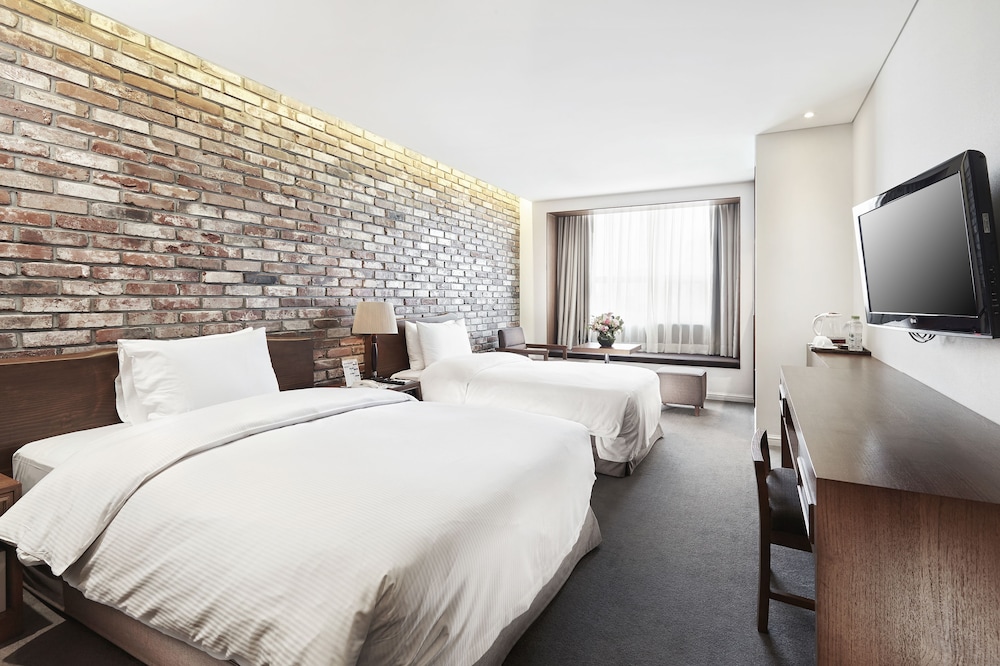 Deluxe Twin Room, Non Smoking (1 Single & 1 Semi-double)