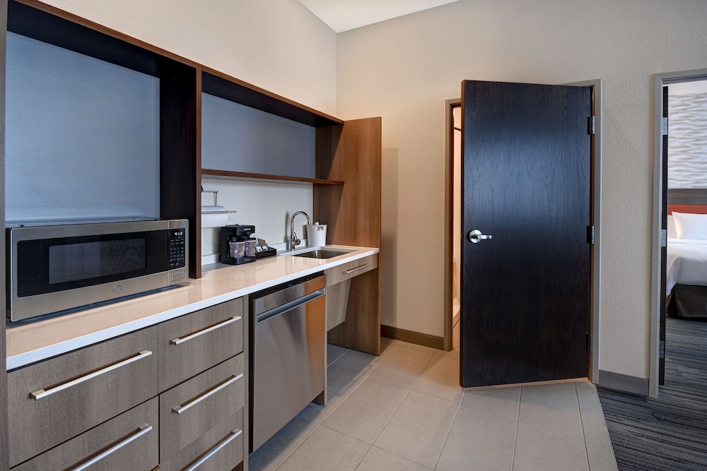 Suite, 2 Queen Beds, Accessible (Roll-In Shower) - Photo 4