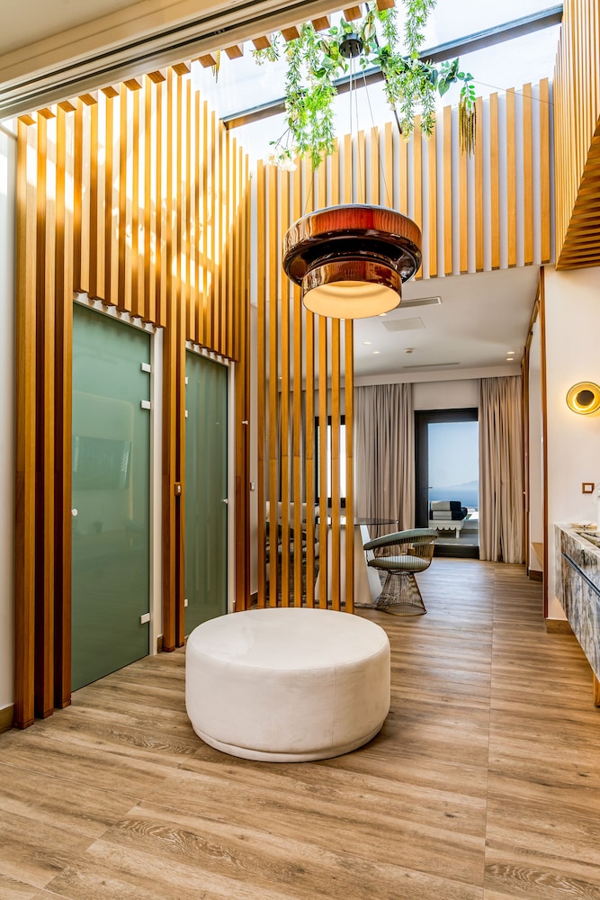 Honeymoon Suite with Sea View and Heated Pool - Photo 14