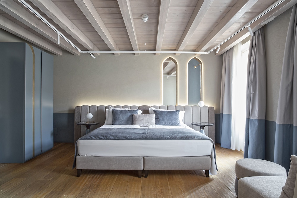 Superior Studio Suite - Photo 1