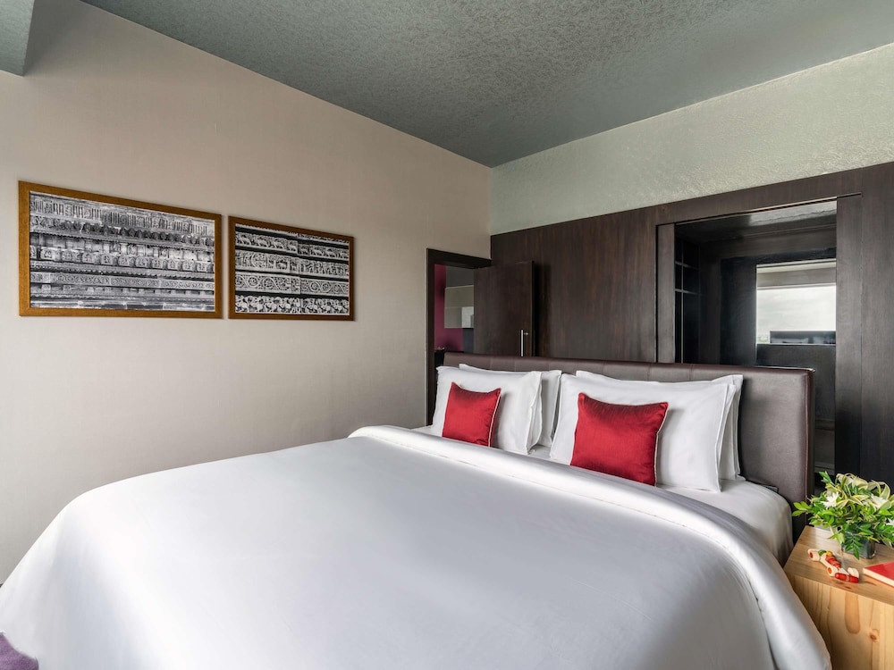 Deluxe Suite - 2 Bedroom - Kitchenette - Large Living area