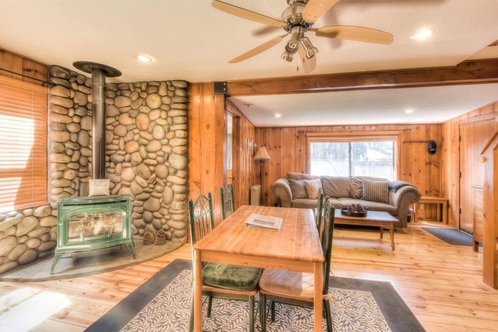 House, Multiple Beds, Patio, Mountain View (Moonlight Cove) photo 3