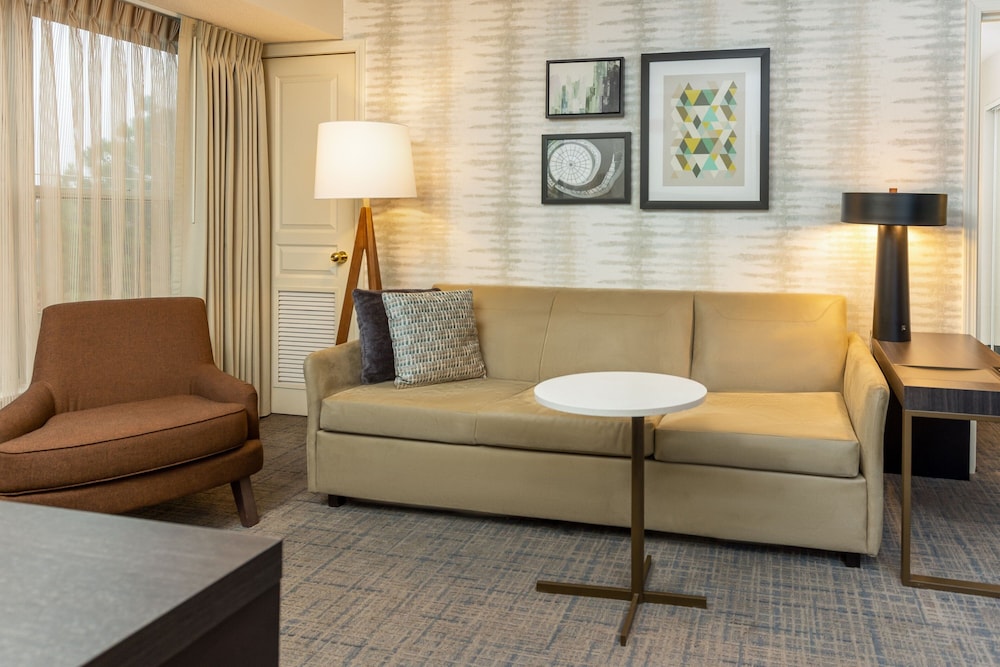 Suite, 2 Bedrooms - Photo 7