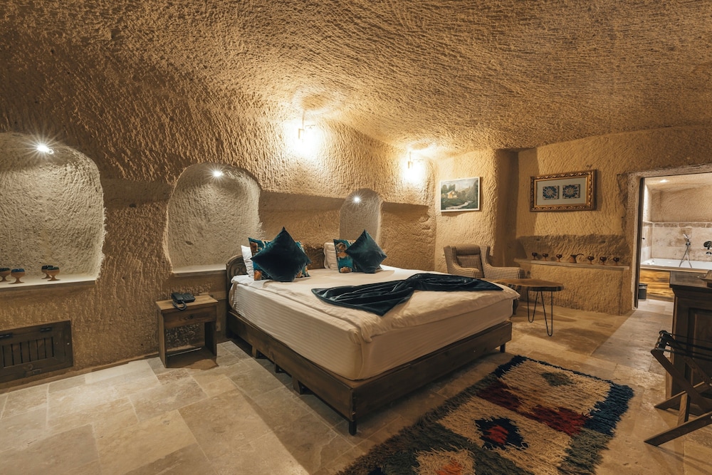 Deluxe Suite - Photo 8