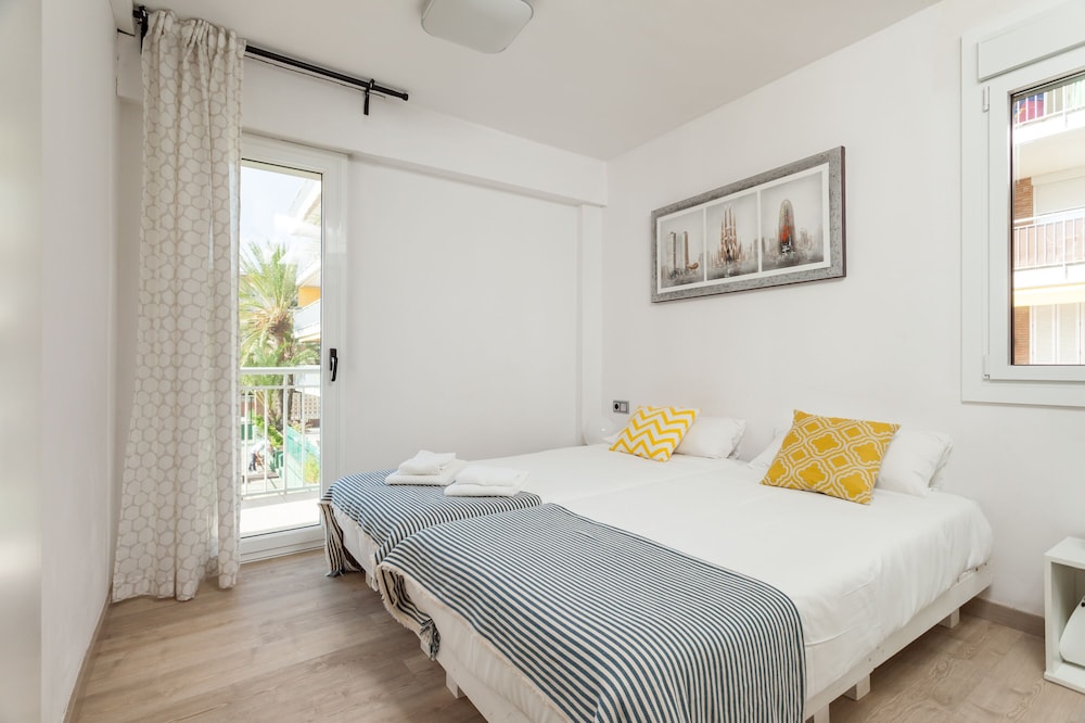 Apartamento, 2 habitaciones, terraza, vista a la playa