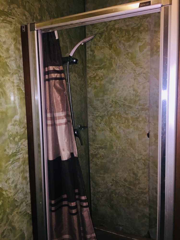 Family Room, Ensuite photo 2
