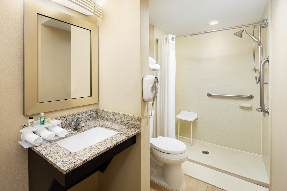 Room, 2 Double Beds, Accessible (Communications, Roll-In Shower) - Photo 12