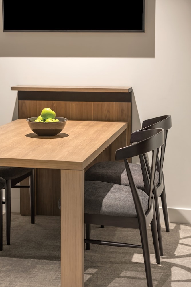 Two Bedroom Apartment, Interconnecting (Weekly Housekeeping) - Photo 2
